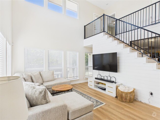 Building Photo - 5306 Beacon Dr