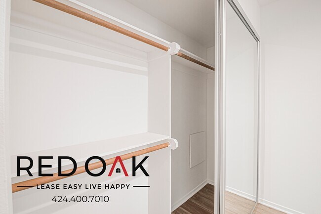 Building Photo - 13444 Moorpark St