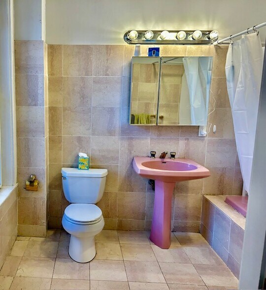 Building Photo - 429 Marlborough St