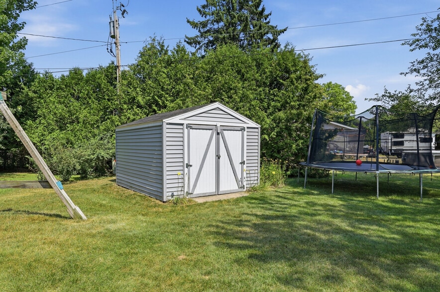 Building Photo - 332 Verrill St