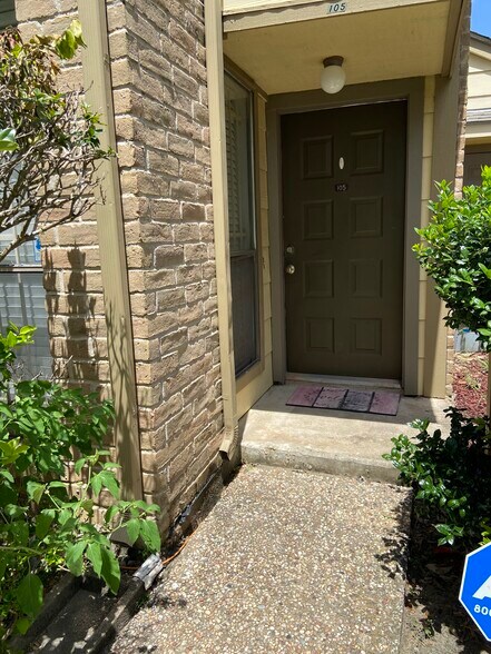 Building Photo - 8299 Cambridge St