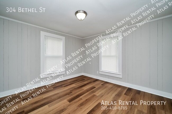 Building Photo - 304 Bethel St NE