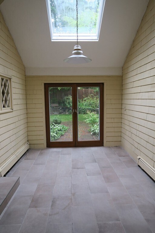 Building Photo - 395 Boston Post Rd