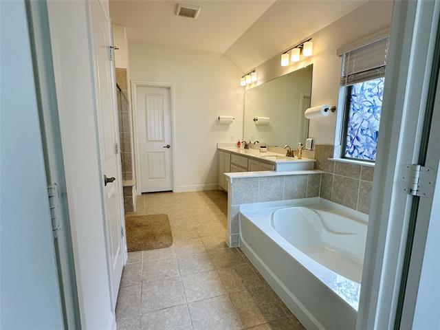Building Photo - 16601 Hidden Cove Dr