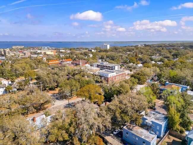 Building Photo - 606 S Park Ave