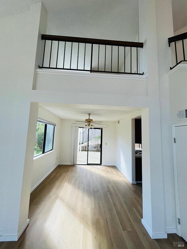 Building Photo - 111 Thresher Dr