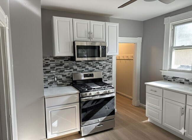 Building Photo - 89 Sargeant St