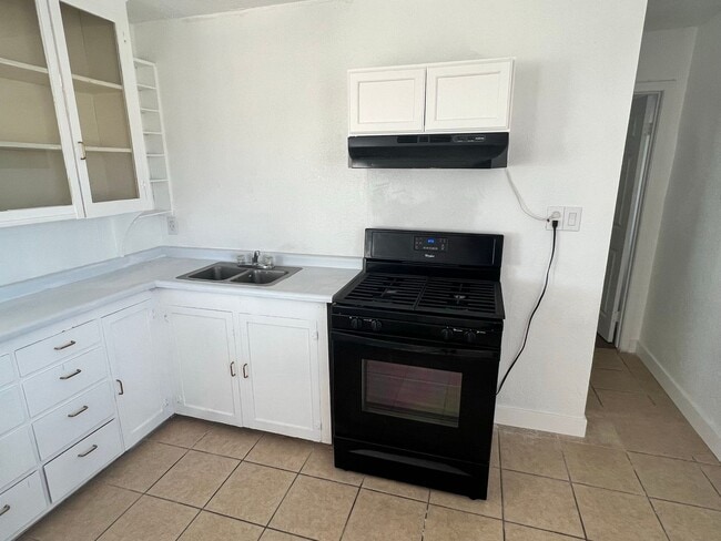 Building Photo - 2 Bedroom 1 Bath Home - Large Lot - Close to 29 Palms Marine Base