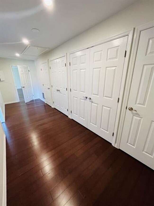 Building Photo - Eustis Lake Front Home with 2 Primary Bedr...