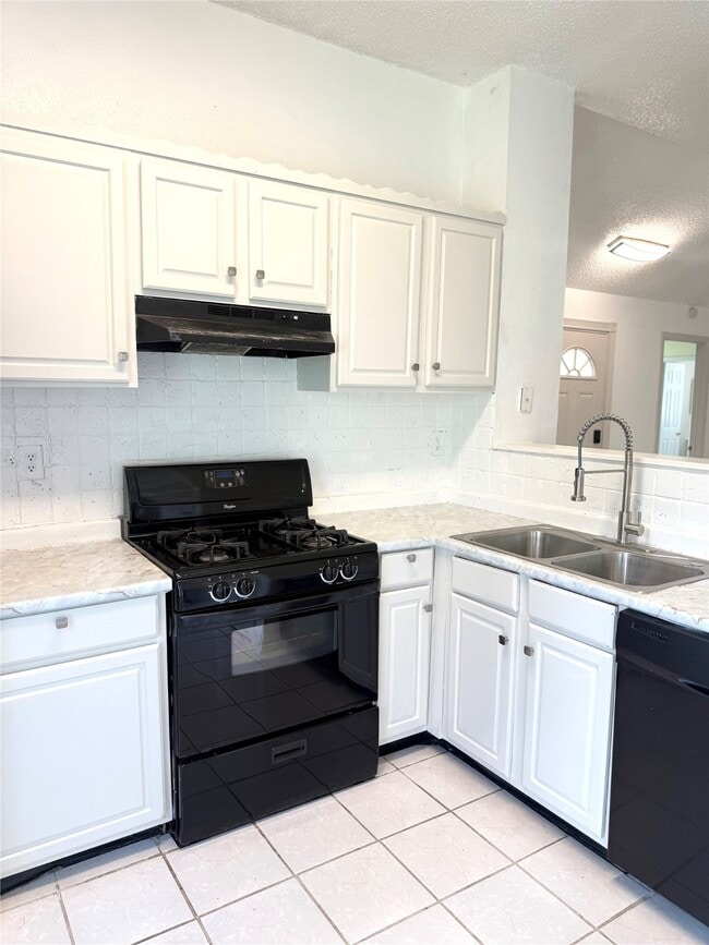 Building Photo - 16731 Sierra Grande Dr