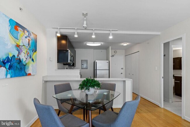 Building Photo - 1101 3rd St SW