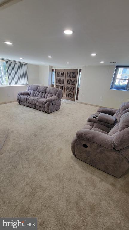 Building Photo - 8027 Narvon St