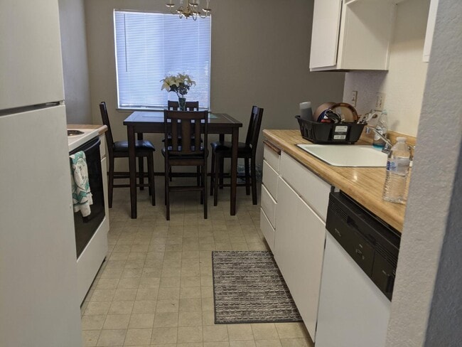 Building Photo - 425 E Alameda St