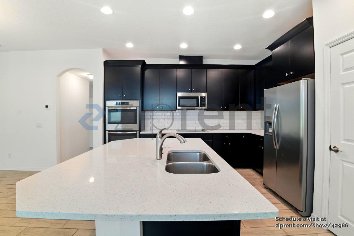 Building Photo - 10749 Pleasant Knoll Dr