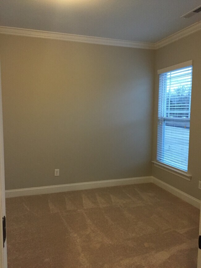Building Photo - 2618 Snap Dragon Dr