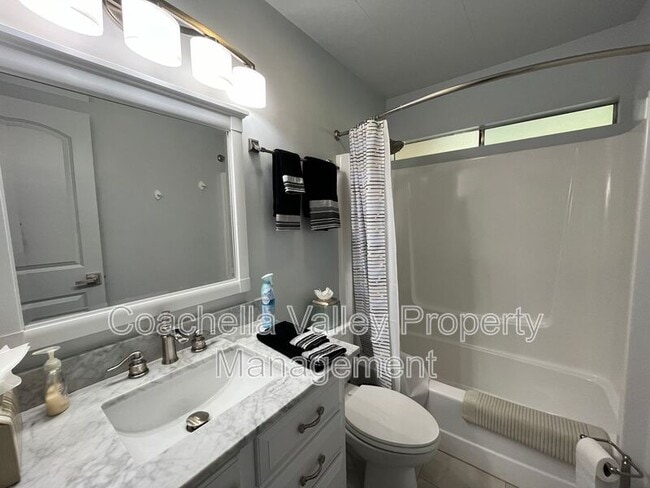 Building Photo - 421 S Paseo Laredo