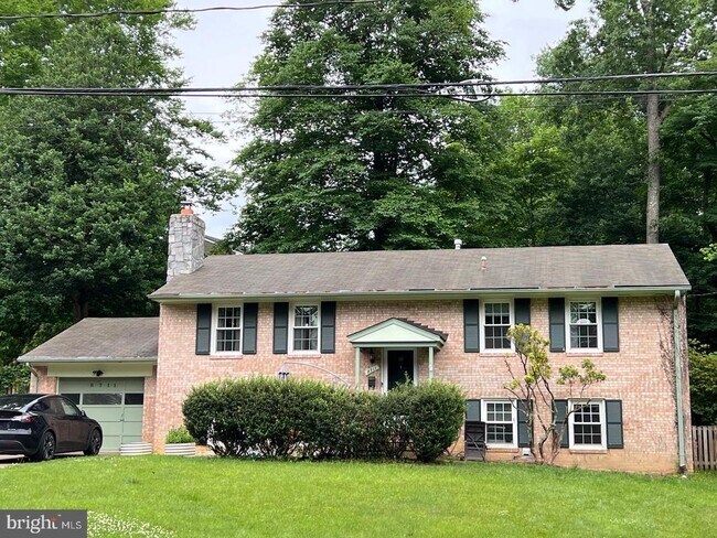 Building Photo - 8711 Braeburn Dr