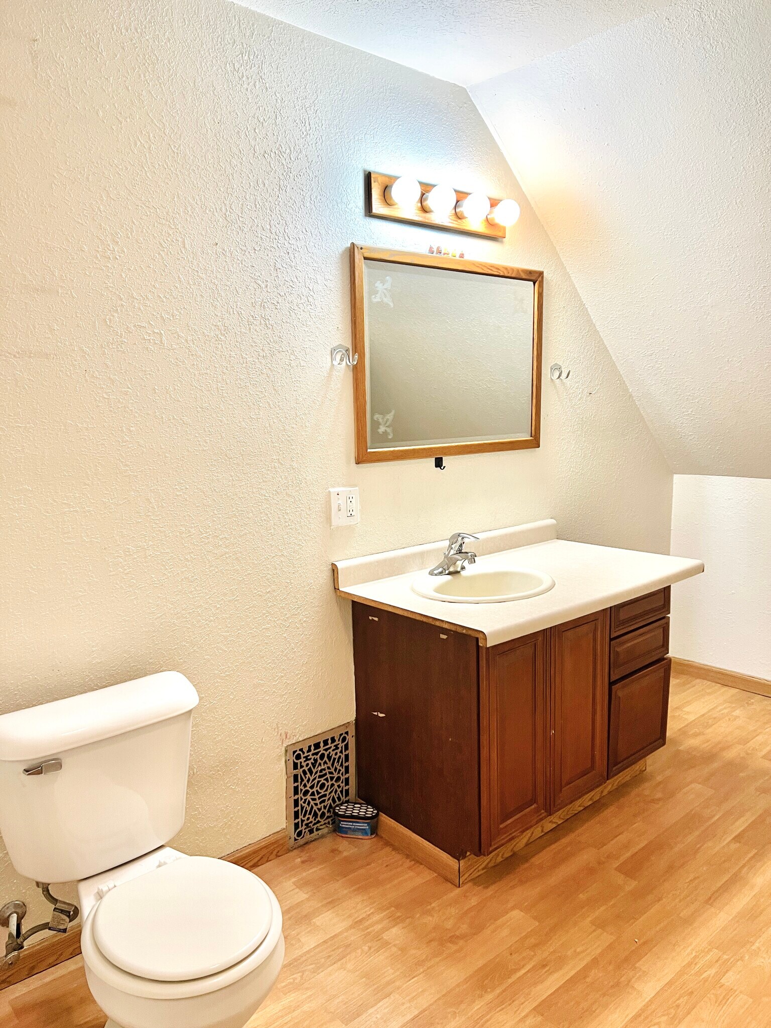 Building Photo - 27 Reed St