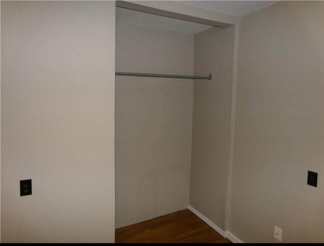Building Photo - Beautiful 2 bed/1 bath bungalow for rent