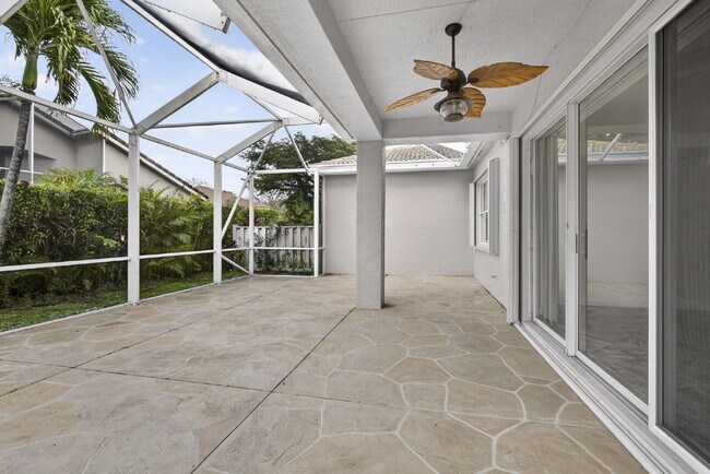 Building Photo - Beautiful & Spacious 3 Bedroom and 2 Bathroom with 2 Car garage and covered patio Home in West Pa...