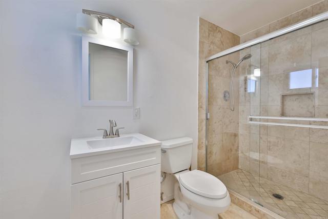 Building Photo - 893 Crest Dr