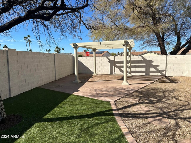Building Photo - 10645 E Mercer Ln