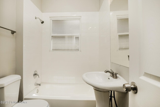 Building Photo - 1832 W Kentucky St