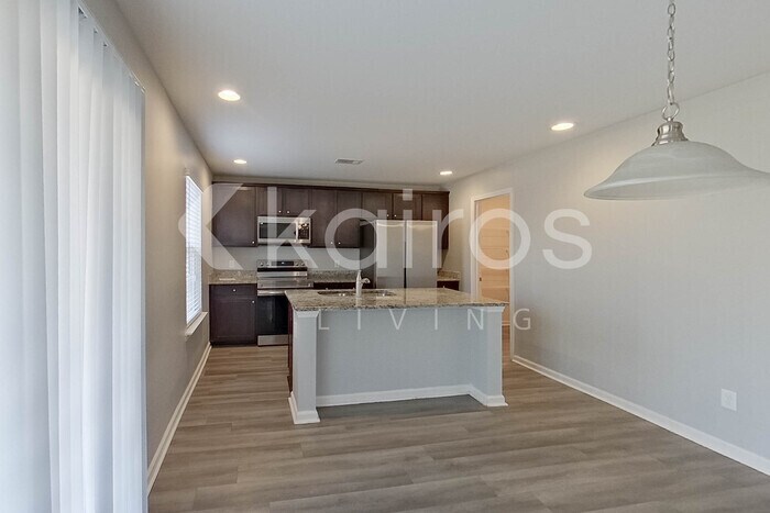 Building Photo - 102 Colonial Wy