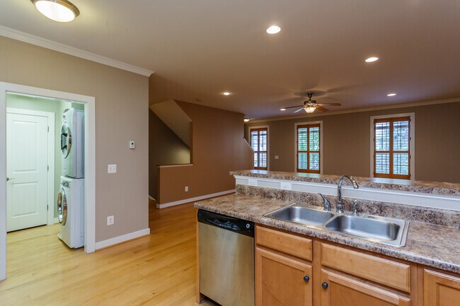 Building Photo - 154 Brookwood Dr