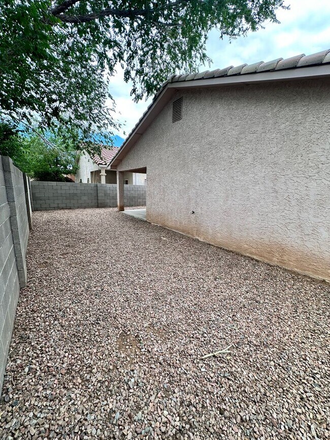 Building Photo - 6535 Tierra Prieta Ave NW