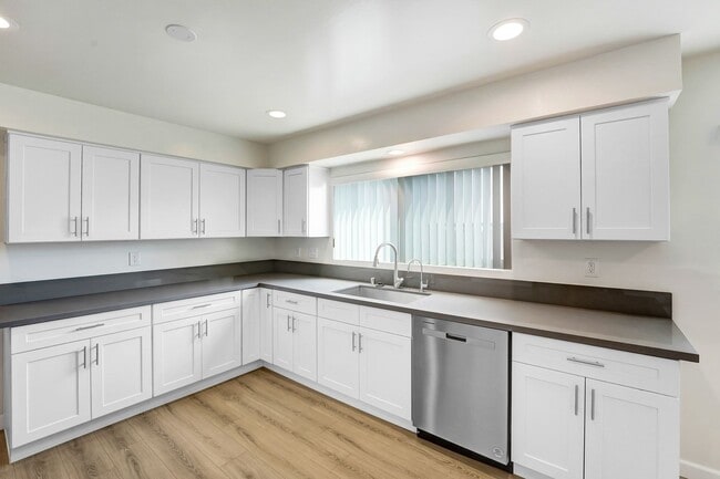 Building Photo - Beautifully rehabbed Highland Park Home!