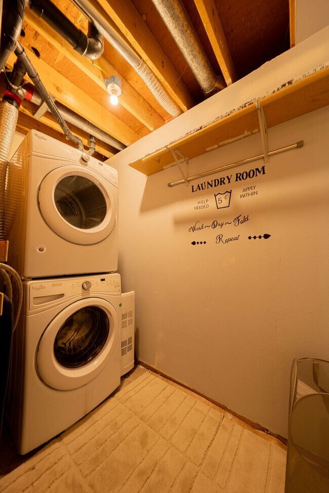 Building Photo - ***MOVE IN SPECIAL*** $500 OFF 1st MONTH'S...