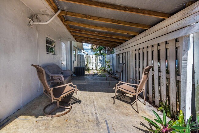Building Photo - 8642 Sunset Dr