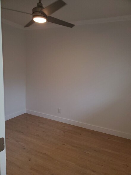 Interior Photo - 10970 Palms Blvd