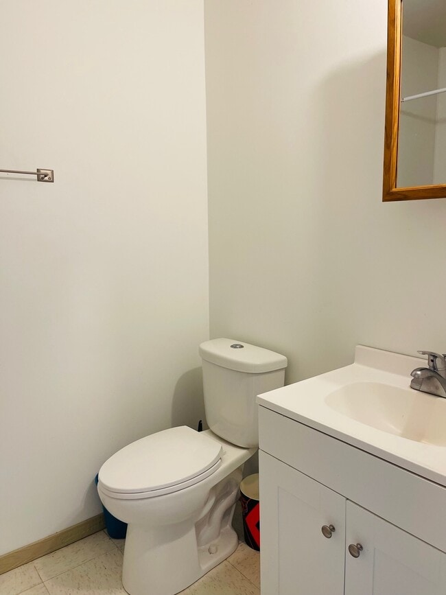 Building Photo - 14890 W Russell Rd