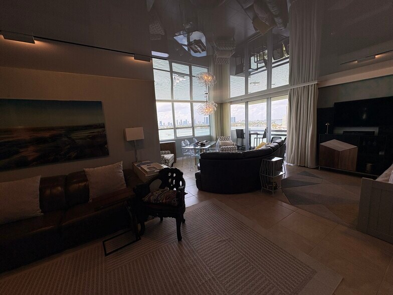 Entrance - 1500 Bay Rd