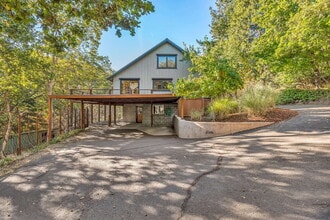 Building Photo - 970 Elkader St