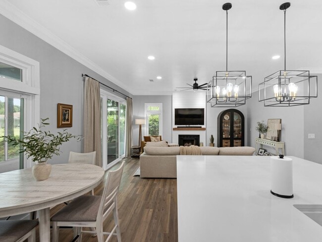 Building Photo - Stunning Furnished 3-Bedroom Golf Course H...