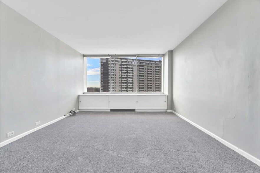 Building Photo - 12700 Lake Ave