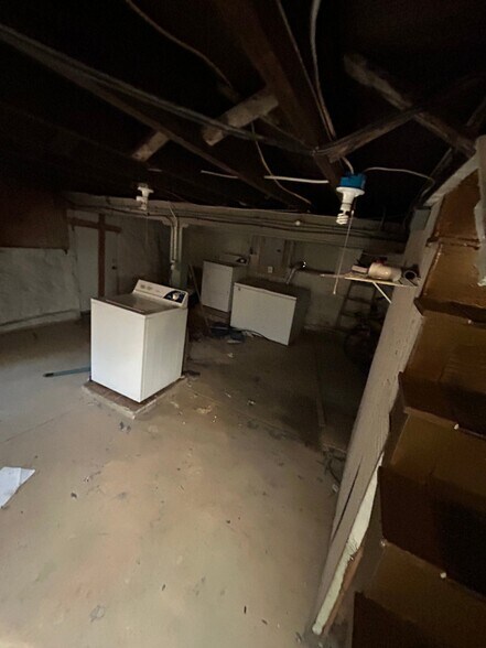 Building Photo - 4890 Margaretta Ave