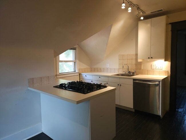 Building Photo - 318-320 W Myrtle