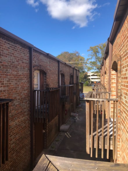 Primary Photo - 208 E Starr Ave