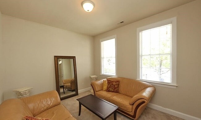 Building Photo - 131 Alden Village Ct