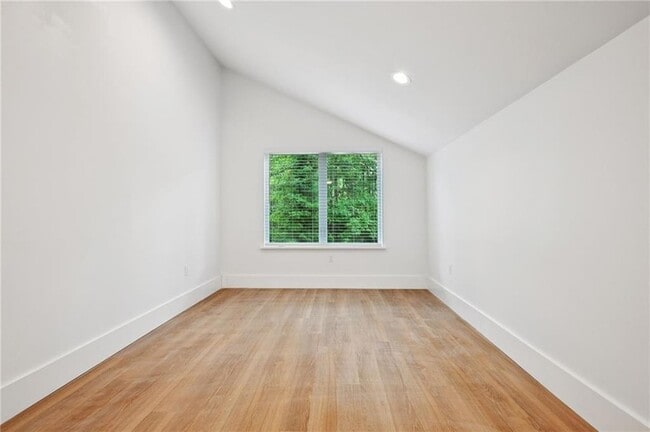 Building Photo - 204 Woodlawn Ct