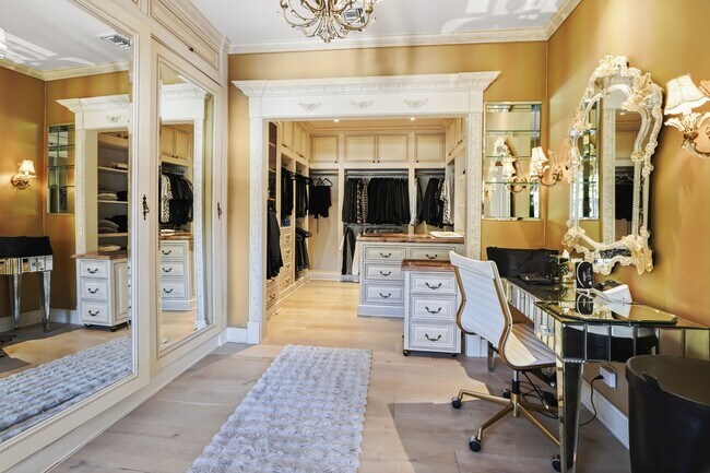 Building Photo - 23255 Mariposa De Oro St