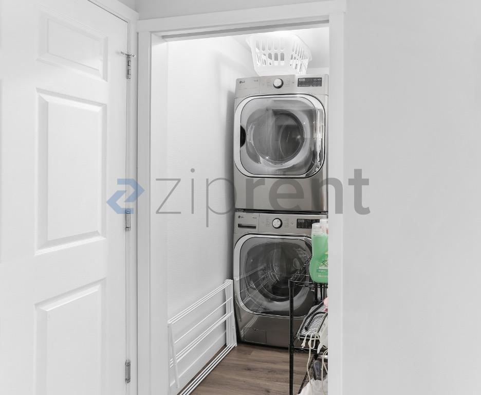 Building Photo - Unit
