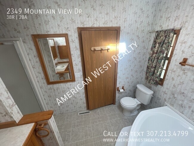 Building Photo - 2349 Mountain View Dr