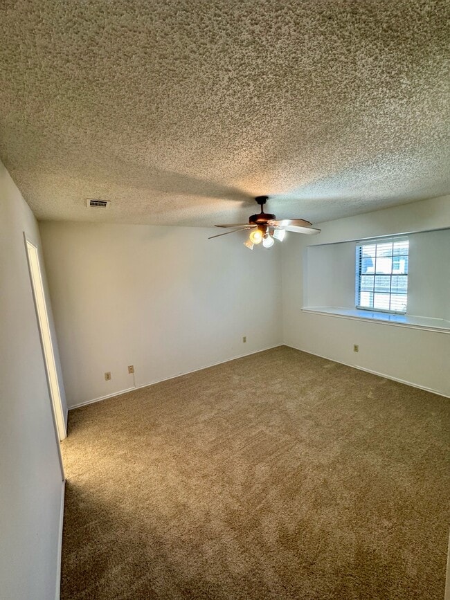 Building Photo - 625 Manco Rd