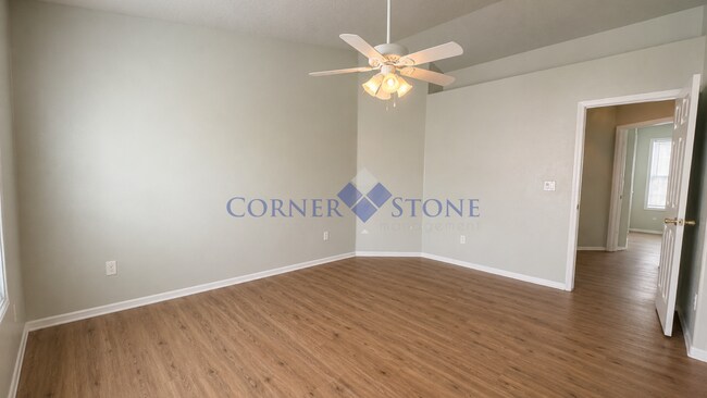 Building Photo - 907 Aspen Grove St