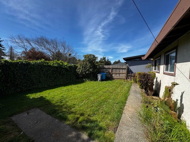 Building Photo - 430-436 Hodgson - DNT$ [PRM: Brittany] (2)